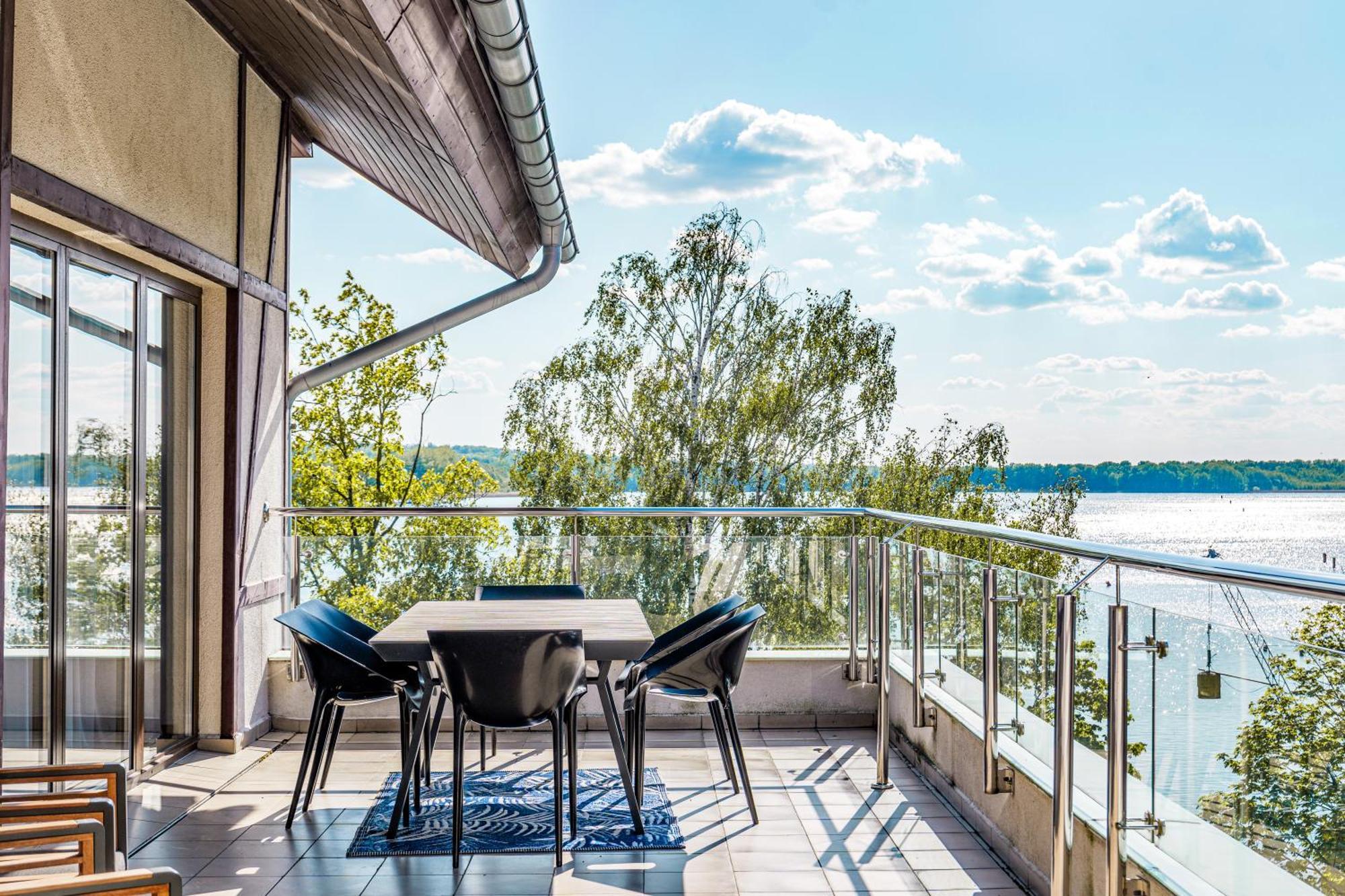 Willa Port Ostróda Dış mekan fotoğraf A balcony