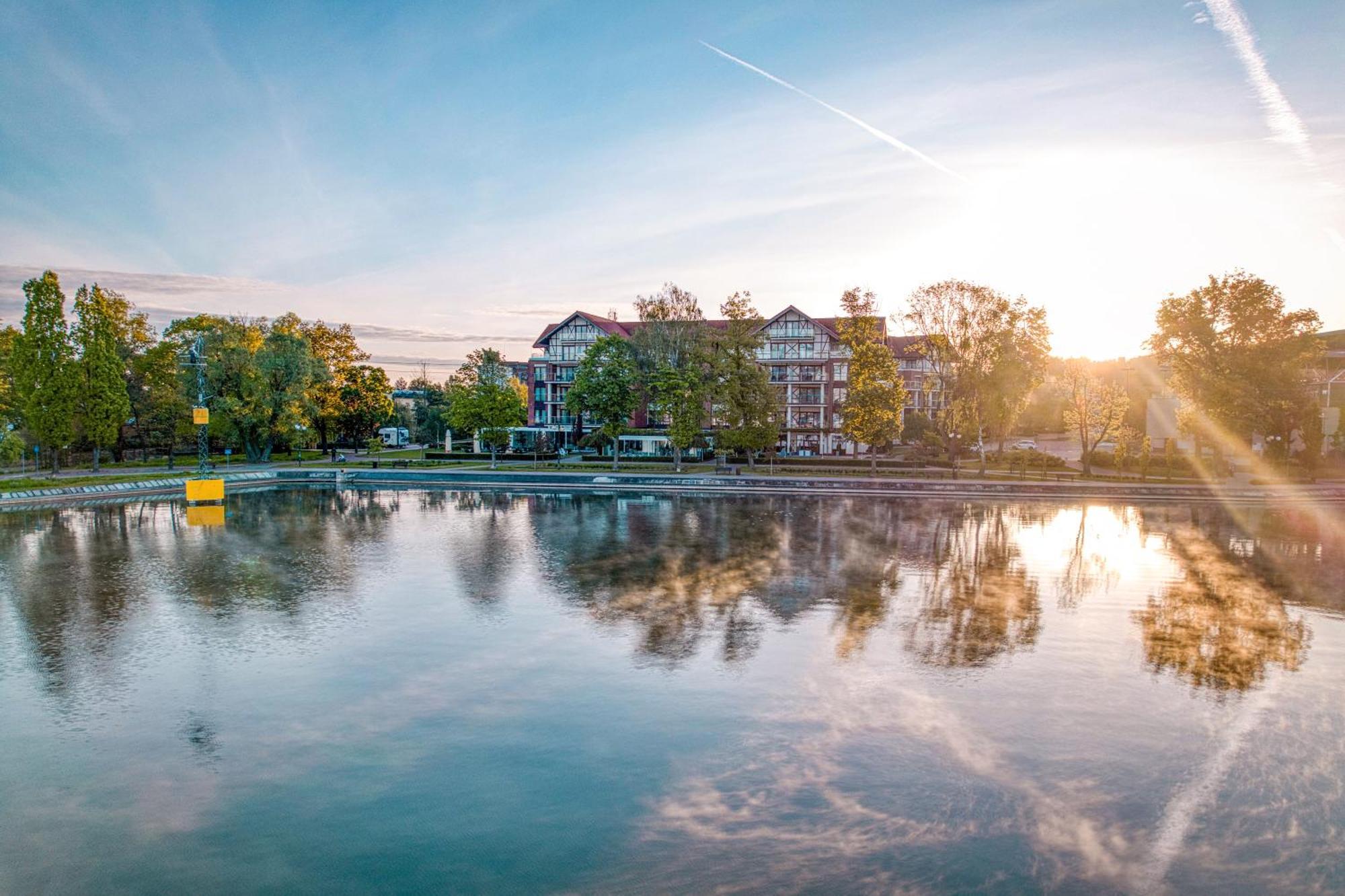 Willa Port Ostróda Dış mekan fotoğraf The lake at the campus of the University of Applied Sciences and Medical University of Southern Tyrol