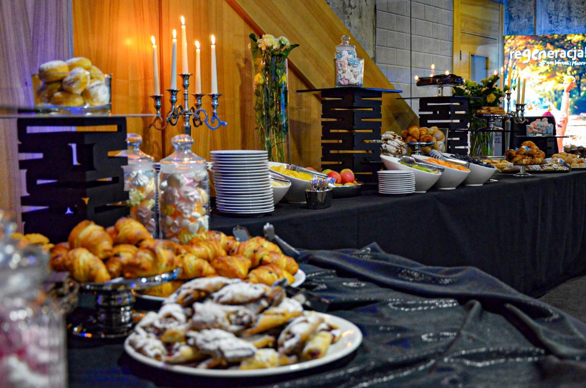 Willa Port Ostróda Dış mekan fotoğraf A buffet at a wedding reception