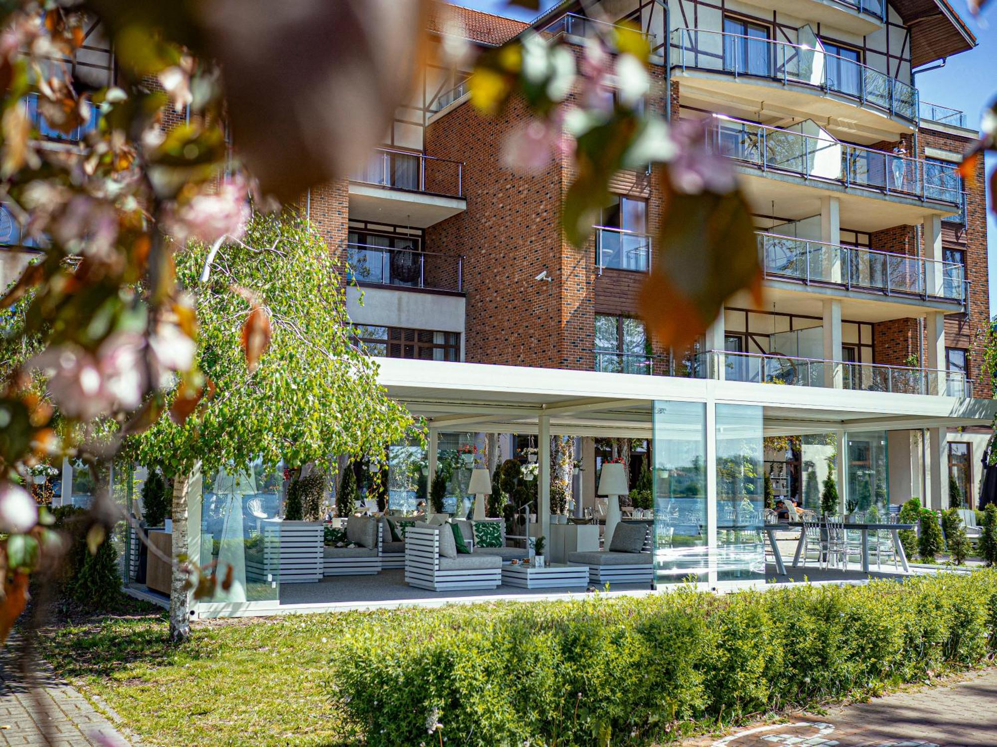 Willa Port Ostróda Dış mekan fotoğraf The hotel's main entrance